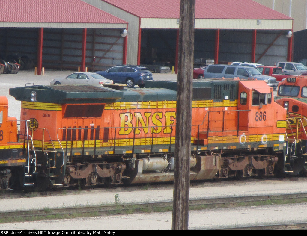 BNSF 886